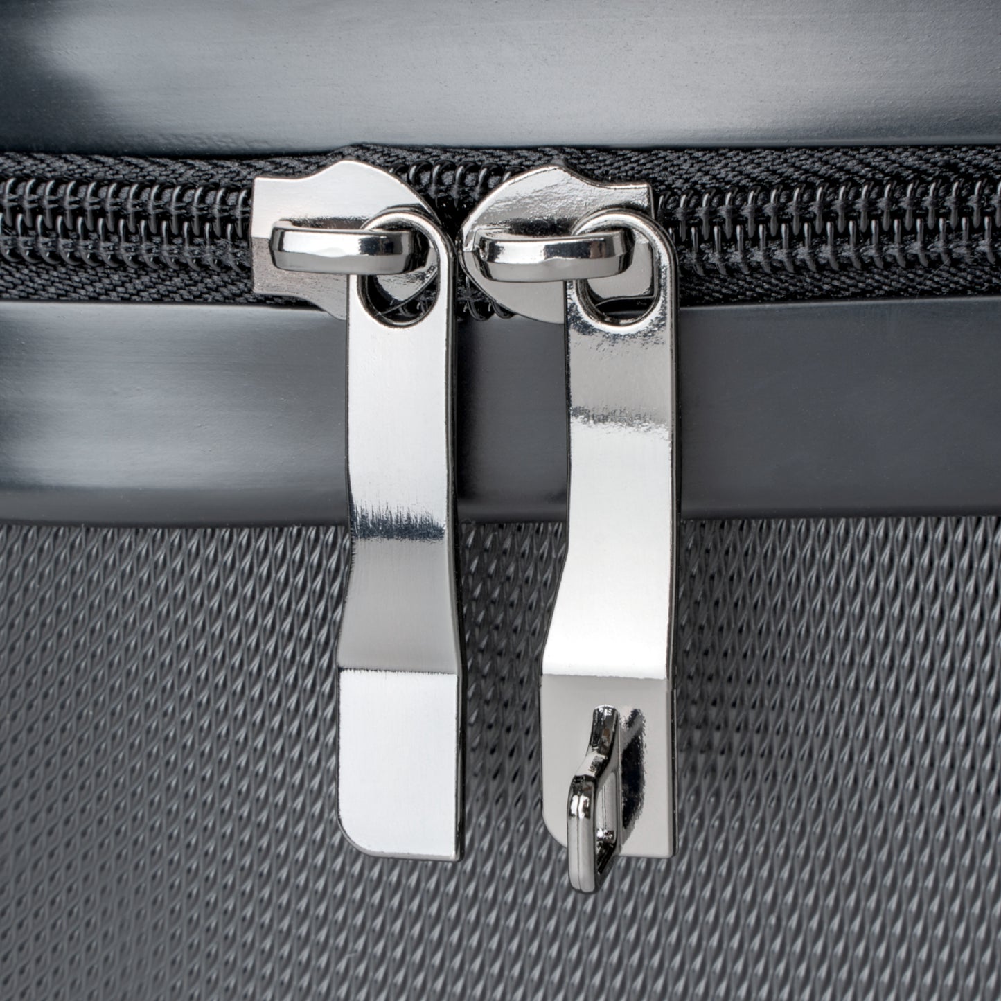 Daisy Speck Print Suitcase - Stylish Travel Luggage for Adventurers